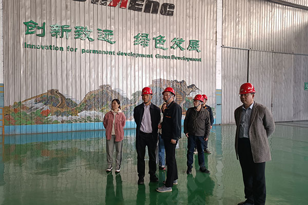 強(qiáng)化對(duì)外交流，深化校企合作