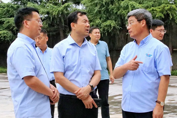 【領導關(guān)懷】輝縣市委書記劉軍偉蒞臨長城鑄鋼調(diào)研指導